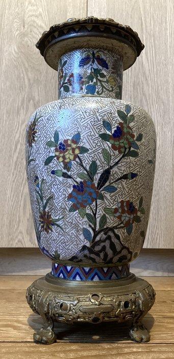 Vaas - Cloisonné ovale vaas versierd met bloemen, vogels en, Antiek en Kunst, Antiek | Overige Antiek