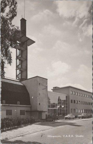 HILVERSUM - V.A.R.A. Studio, Verzamelen, Ansichtkaarten | Nederland, Verzenden