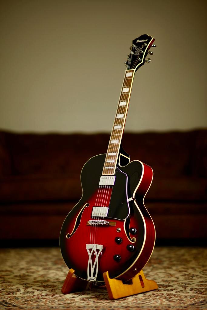 Ibanez Artcore AF75 2022 | Transparent Red Sunburst, Muziek en Instrumenten, Snaarinstrumenten | Gitaren | Elektrisch