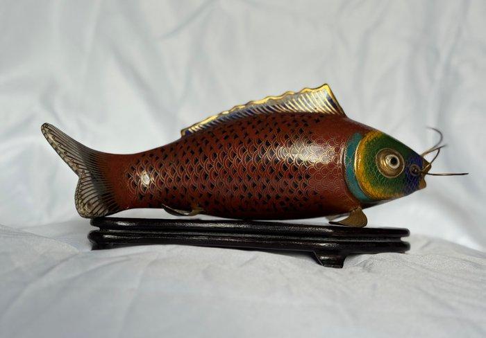 cloisonné Koi Karper - Gepatineerd brons, Kersenhout - China, Antiek en Kunst, Antiek | Overige Antiek