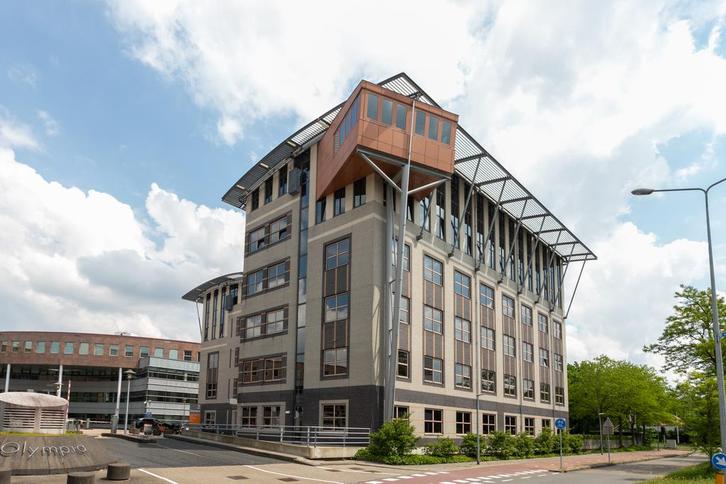 Kantoorruimte in Regus Arena Business Park, Zakelijke goederen, Bedrijfs Onroerend goed