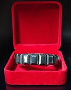 Prachtige hematieten armband in cadeauverpakking, gratis