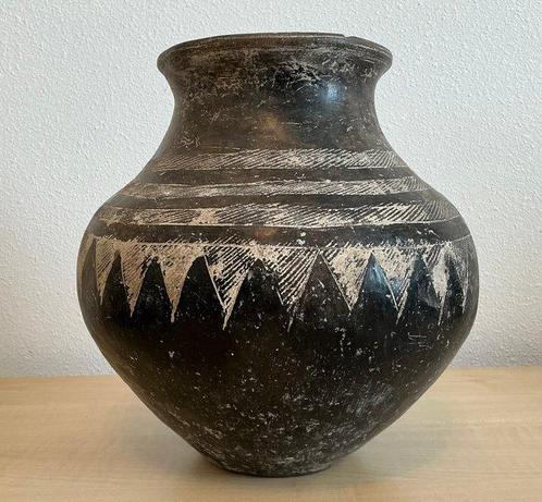 Yortan Aardewerk Een grote zwarte gebrande aardewerk pot, Antiek en Kunst, Antiek | Overige Antiek