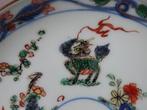 Kangxi (1662-1722) - Schotel - Fierce Kylin and Flying, Antiek en Kunst