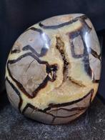 Stunning Big Septaria sculpture - Druzy crystals Vrije vorm, Verzamelen, Mineralen en Fossielen