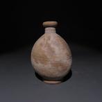 Oud-Grieks Terracotta Pot. 3e eeuw v.Chr. 8,5 cm hoogte.
