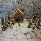 Twee kerstgroepen olijfhout 13-delig en 11-delig (27) - Hout