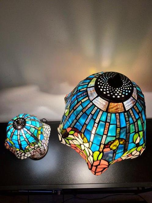 Lamp (2) - Glas-in-lood - Tiffany-stijl - bloemen, Antiek en Kunst, Kunst | Designobjecten
