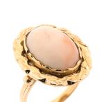 18 Krt. gouden ring gezet met angel skin koraal (geelgoud), Gebruikt, Overige kleuren, Ophalen of Verzenden, Kleiner dan 17