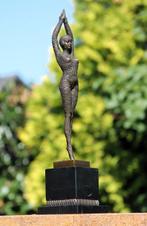 sculptuur, scarab lady - 49 cm - brons marmer