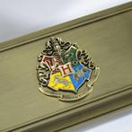 Harry Potter Wand Display: Hogwarts NN9520, Verzamelen, Harry Potter, Ophalen of Verzenden, Nieuw, Beeldje of Buste