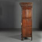 Gelderse kussenkast op slofpoten in eiken met ingelegd met, Antiek en Kunst, Antiek | Meubels | Kasten, Ophalen of Verzenden