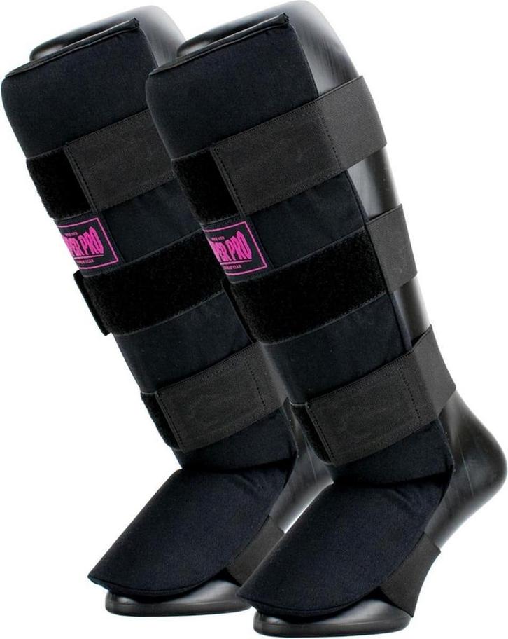 Super Pro Combat Gear Scheenbeschermer Savior Zwart/Roze, Sport en Fitness, Voetbal, Zo goed als nieuw, Ophalen of Verzenden