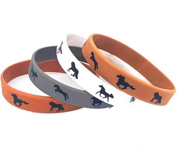 Set met 4 rubberen paarden armbanden wit,beige,bruin + grijs