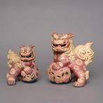 Nice pair of Kutaniware porcelain figures of temple lions, Antiek en Kunst