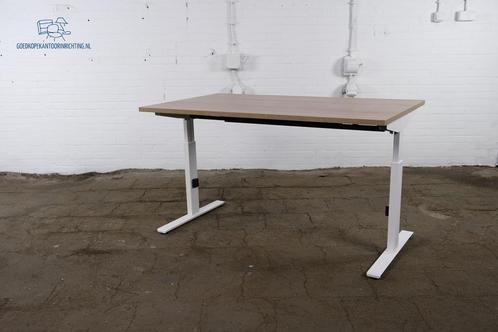 Bureau | Jong gebruikt | Wit T-poot frame | Robson eiken bla, Zakelijke goederen, Kantoor en Winkelinrichting | Kantoormeubilair en Inrichting