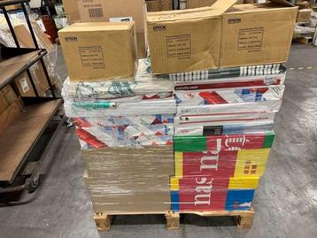 Partij van diverse soorten papier op één pallet beschikbaar voor biedingen