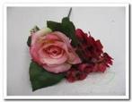 Corsage pick Lichtrose roos Hortensia Skimmia, Ophalen of Verzenden, Nieuw