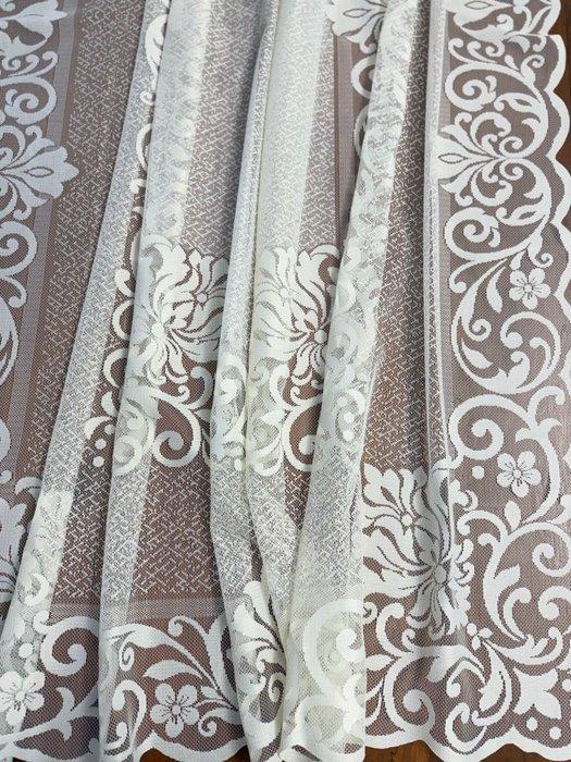 Exclusief handgeborduurd tuleweefsel met bloemenborduursel., Antiek en Kunst, Antiek | Kleden en Textiel