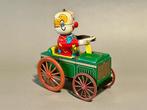 Yone - Blikken speelgoedfiguur - Clown in oldtimerauto -