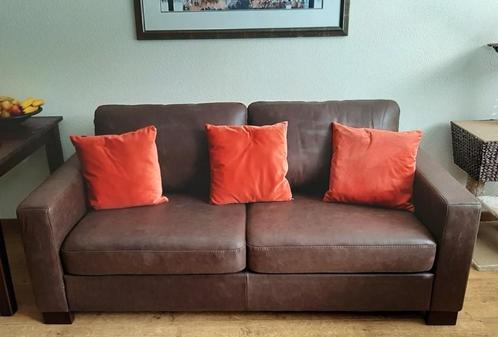 Leren 2.5-zits bank met houten poten - bruin leer, Huis en Inrichting, Banken | Bankstellen, 150 tot 200 cm, 75 tot 100 cm, Rechte bank