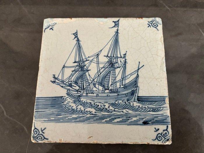 Antiek Tegel - Antiek - 1650-1700 - tegel met een VOC schip, Antiek en Kunst, Antiek | Glas en Kristal
