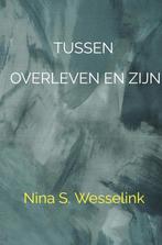 9789465201375 Tussen overleven en zijn Nina Wesselink, Verzenden, Nieuw, Nina Wesselink
