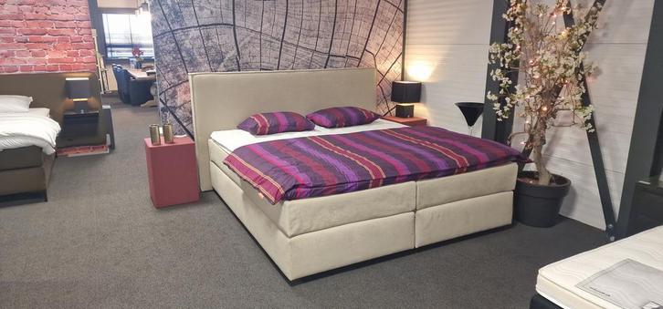 Boxspring 200x220 magazijn verkoop, Huis en Inrichting, Slaapkamer | Boxsprings, Overige maten, 220 cm, Beige, Overige kleuren