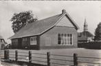 VEESSEN - O. L. school met Kerk, Verzamelen, Ansichtkaarten | Nederland, Gelopen