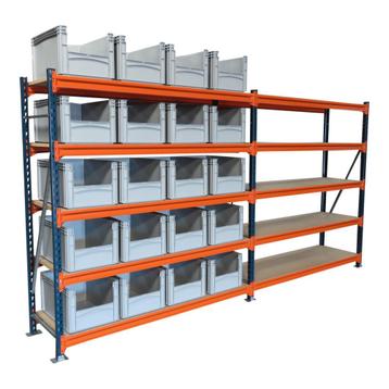 Magazijnbakken en stellingen. Nette opslag en overzichtelijk beschikbaar voor biedingen