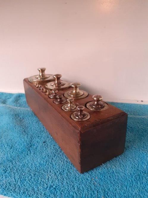 Balans of weegschaal (15) - Eik - Groot gewichtenblok 5 kg, Antiek en Kunst, Curiosa en Brocante