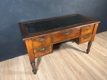 Bureau - Hout beschikbaar voor biedingen