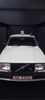 Minichamps 1:18 - Modelauto - Volvo 240 GL - Politie, Nieuw