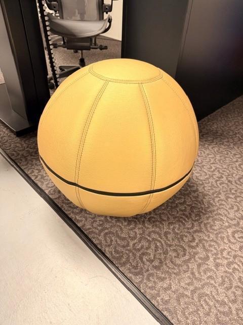 Götessons Ballz zitbal showroommodel, Zakelijke goederen, Kantoor en Winkelinrichting | Kantoormeubilair en Inrichting, Stoel