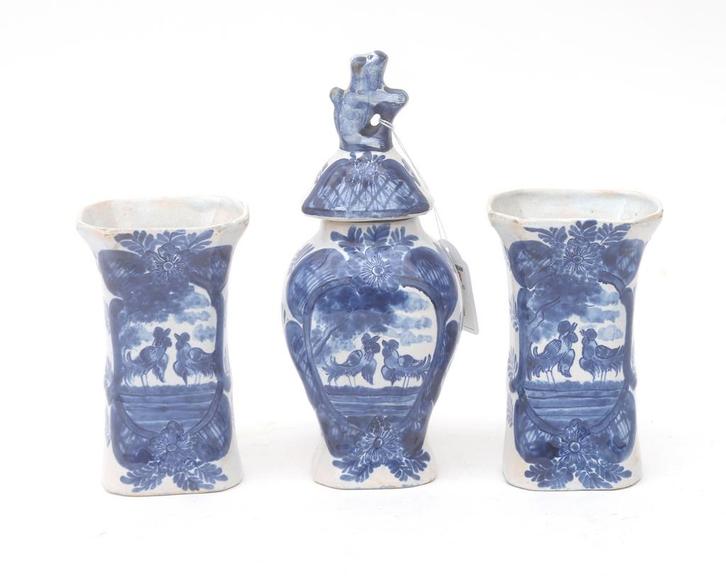 Een driedelig kaststel, Holland, Delft, 19e eeuw, Antiek en Kunst, Antiek | Meubels | Kasten