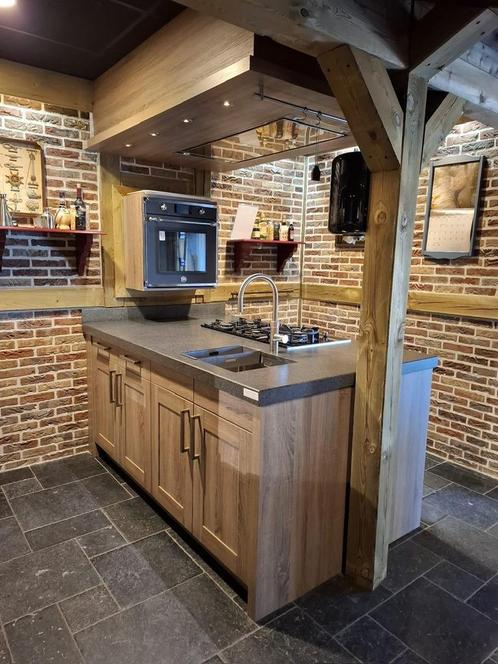 Showr keuken kook/spoel eiland houtdecor met graniet, Huis en Inrichting, Keuken | Complete keukens, Nieuw, Graniet of Steen, Met kookeiland