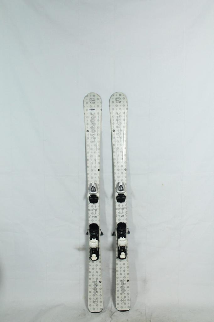 Refurbished - Ski - Lacroix Pearl grey - 146, Sport en Fitness, Skiën en Langlaufen, Skiën, 140 tot 160 cm, Gebruikt, Overige merken