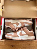 Nike - Dunk Low - Low-top sneakers - Maat: EU 38, Nieuw