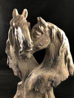 sculptuur, A Hearth shaped statue of two Horse heads - 34.3, Antiek en Kunst