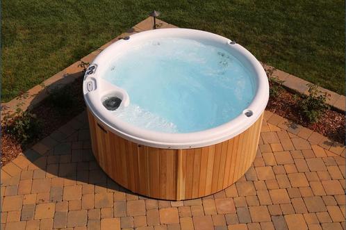 Elektrische hottub | Energiezuinig | Spa | Red Cedar hout, Tuin en Terras, Bubbelbaden en Hottubs, Vast, Nieuw, Afdekzeil, Filter