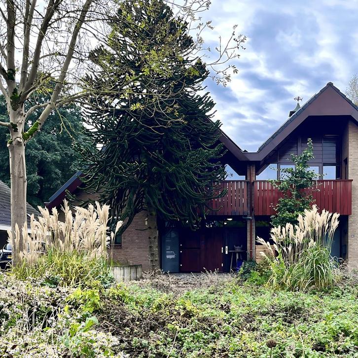Gemeubileerde eengezinswoning met tuin en inloopdouche, Huizen en Kamers, Huizen te koop