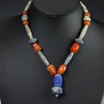 Oud Ketting met oude Lapis Lazuli en Carneool kralen