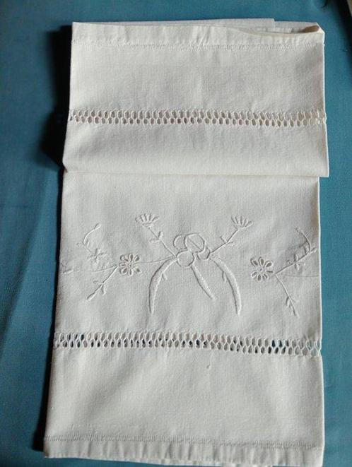 Linnenpers (3) - Nooit gebruikt beddengoed., Antiek en Kunst, Antiek | Kleden en Textiel