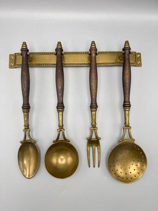 Rek - Messing - ophangrek met keukengerei, Antiek en Kunst, Curiosa en Brocante