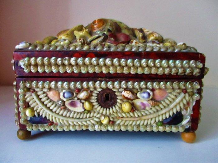 Sieradendoos - Shells , wood , mirror glass , satin ,, Antiek en Kunst, Antiek | Overige Antiek
