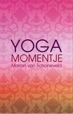 Yogamomentje 9789045313085 Marian van Schoneveld, Verzenden, Zo goed als nieuw, Marian van Schoneveld