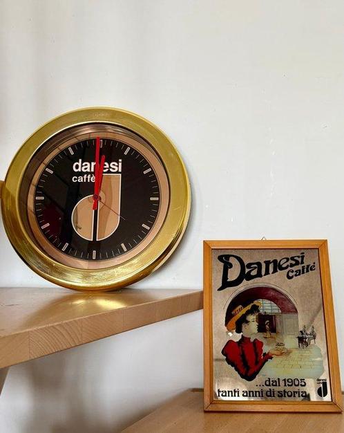 Collectie merkartikelen - Wandklok en reclamebord van Danesi, Antiek en Kunst, Antiek | Speelgoed