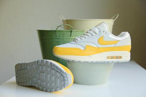 Nike Air Max 1 Tour Yellow (W) - 35.5 | Gratis verzending, Kleding | Dames, Schoenen, Sneakers of Gympen, Nieuw, Ophalen of Verzenden