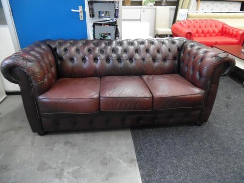 Vintage Chesterfield !! 3 zits Bruin leren Chesterfield bank, Huis en Inrichting, Banken | Bankstellen, Rechte bank, Gebruikt