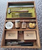 Superbe coffret doutils du travail et de la décoration du